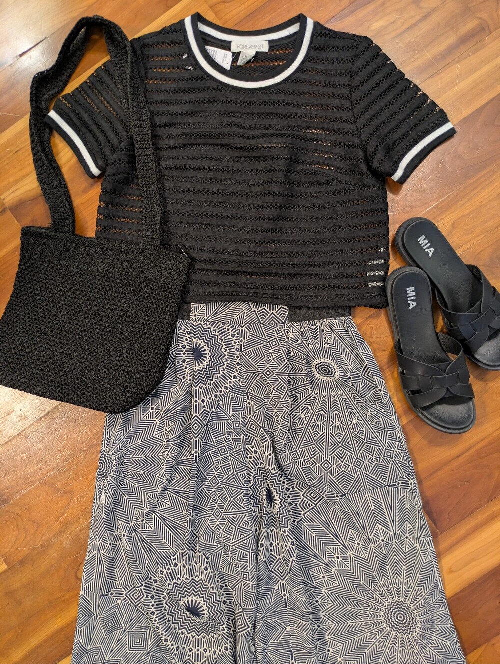 NWT Forever 21 Black Hexagon Mesh Cropped Tee